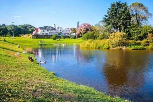 Terreno à venda  com 327m², Rua Alessandra Sanhudo Malinski no bairro Hípica em Porto Alegre