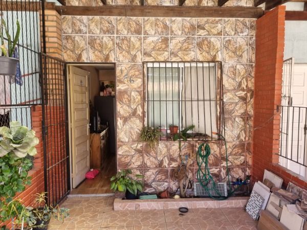 Casa de Condomínio à venda com 2 quartos, 47m², 1 vaga, Rua Atílio Supertti no bairro Vila Nova em Porto Alegre