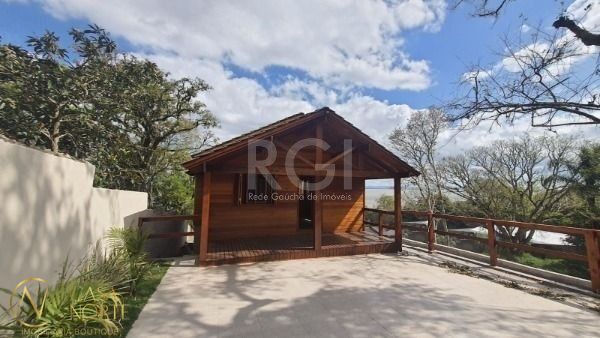 Casa à venda com 4 quartos, 90m², 2 vagas, Avenida Joaquim Martins da Silva no bairro Belém Novo em Porto Alegre