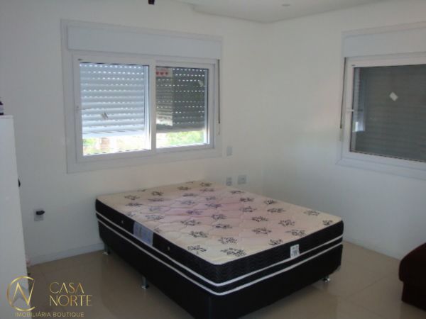 Casa à venda com 3 quartos, 353m², 1 suíte, 3 vagas, Avenida Orleaes no bairro Guarujá em Porto Alegre