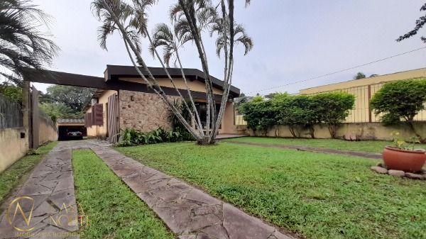 Casa à venda com 3 quartos, 200m², 1 suíte, 8 vagas, Avenida Imperial no bairro Ipanema em Porto Alegre