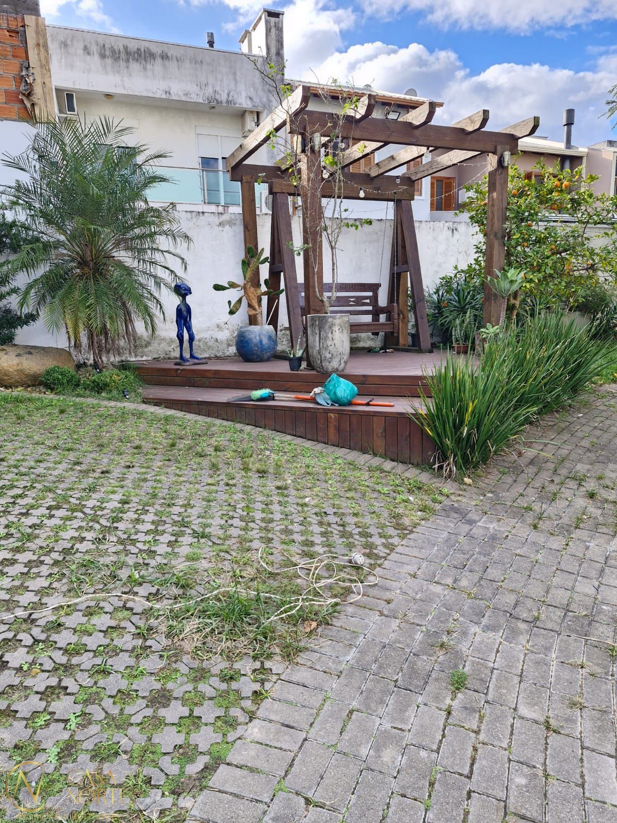 Casa à venda com 3 quartos, 224m², 3 suítes, 2 vagas, Rua Major Aviador Falcão no bairro Hípica em Porto Alegre