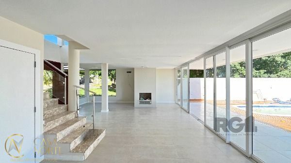 Casa de Condomínio à venda com 3 quartos, 335m², 3 suítes, 4 vagas, Rua Francisco Solano Borges no bairro Hípica em Porto Alegre