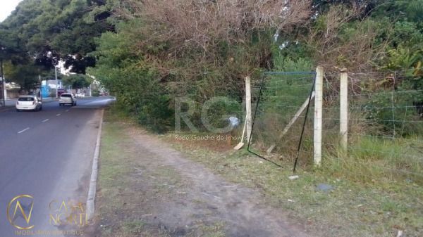 Terreno à venda  com 590m², Avenida Juca Batista no bairro Cavalhada em Porto Alegre