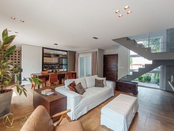 Casa de Condomínio à venda com 3 quartos, 173m², 1 suíte, 2 vagas, Rua Francisco Solano Borges no bairro Hípica em Porto Alegre