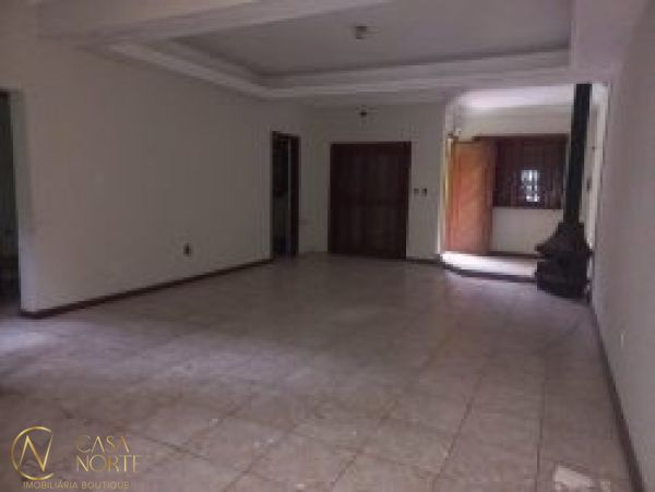 Sobrado à venda com 5 quartos, 340m², 4 vagas, Rua Intendente Alfredo Azevedo no bairro Glória em Porto Alegre