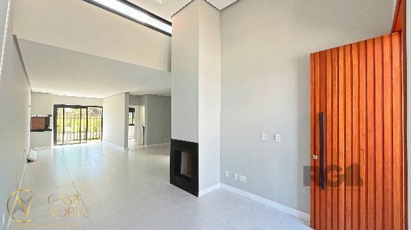 Casa à venda com 3 quartos, 90m², 1 suíte, 2 vagas, Rua Eroni Soares Machado no bairro Hípica em Porto Alegre