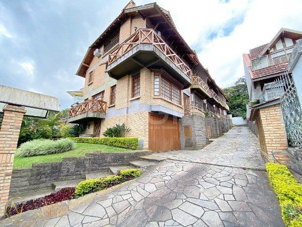 Casa de Condomínio à venda com 3 quartos, 278m², 1 suíte, 2 vagas, Rua Doutor Arnaldo da Silva Ferreira no bairro Jardim Isabel em Porto Alegre