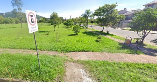 Casa à venda com 2 quartos, 77m², 2 vagas, Rua Maria Lourdes Willms no bairro Hípica em Porto Alegre