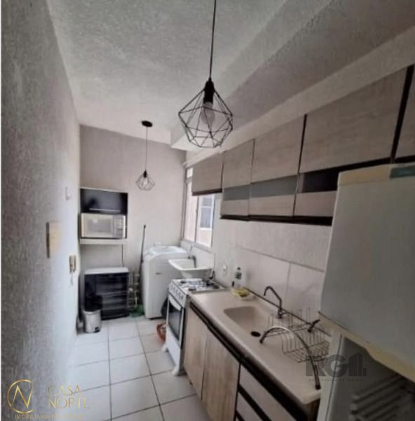 Apartamento à venda com 2 quartos, 50m², 1 vaga, Avenida Edgar Pires de Castro no bairro Hípica em Porto Alegre