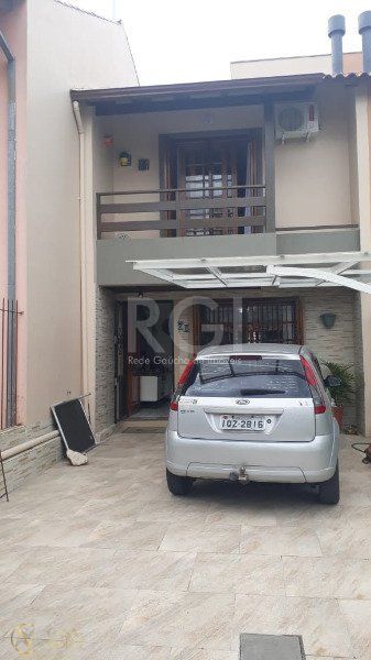 Casa à venda com 2 quartos, 110m², 2 suítes, 2 vagas, Rua Carlos Scliar no bairro Hípica em Porto Alegre