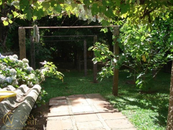 Casa à venda com 3 quartos, 280m², 1 suíte, 2 vagas, Rua General Gomes Carneiro no bairro Medianeira em Porto Alegre