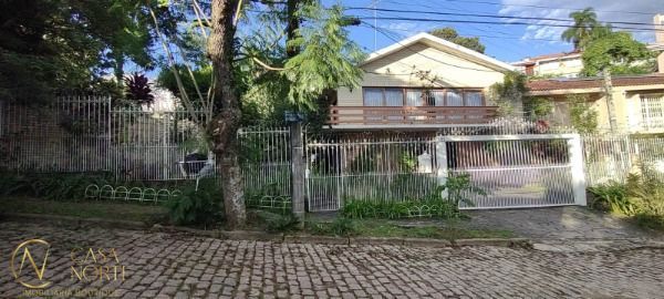 Casa à venda com 5 quartos, 430m², 1 suíte, 5 vagas, Rua Doutor David de Azevedo Gusmao no bairro Jardim Isabel em Porto Alegre