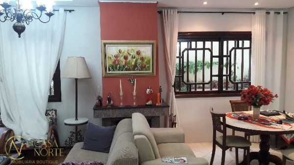 Casa à venda com 3 quartos, 300m², 3 suítes, 4 vagas, Rua Moacyr Godoy Ilha no bairro Espírito Santo em Porto Alegre