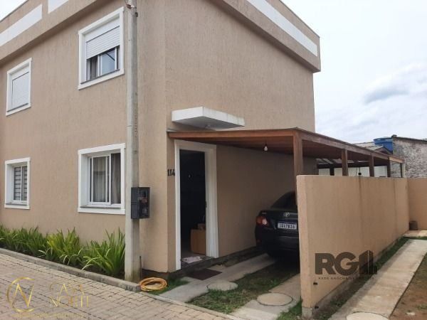 Casa à venda com 2 quartos, 55m², 2 vagas, Rua das Espatódeas no bairro Ponta Grossa em Porto Alegre