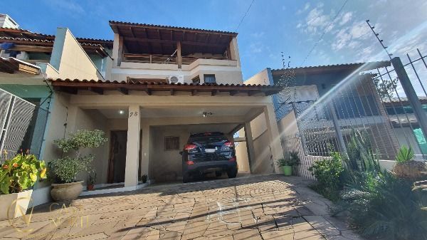 Casa à venda com 3 quartos, 200m², 1 suíte, 4 vagas, Rua Torre de Pedra no bairro Espírito Santo em Porto Alegre