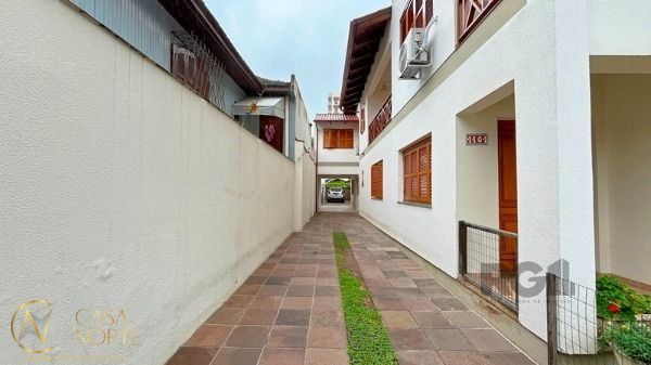 Casa à venda com 3 quartos, 240m², 2 suítes, 4 vagas, Rua Doutor Armando Barbedo no bairro Tristeza em Porto Alegre