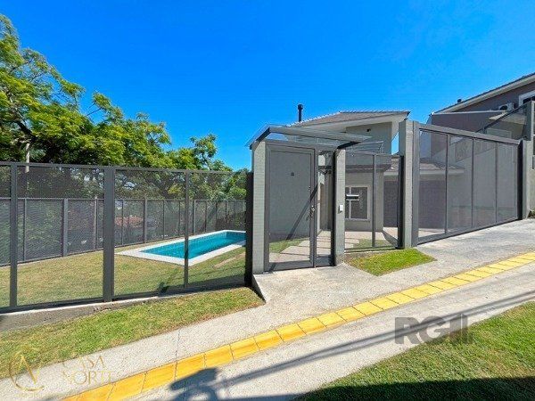 Casa à venda com 3 quartos, 210m², 2 suítes, 2 vagas, Rua José Sanguinetti no bairro Jardim Isabel em Porto Alegre