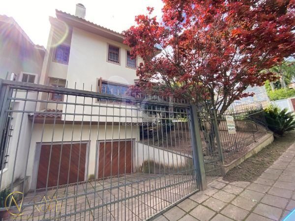 Casa à venda com 3 quartos, 199m², 1 suíte, 2 vagas, Rua Edgar Luiz Schneider no bairro Jardim Isabel em Porto Alegre