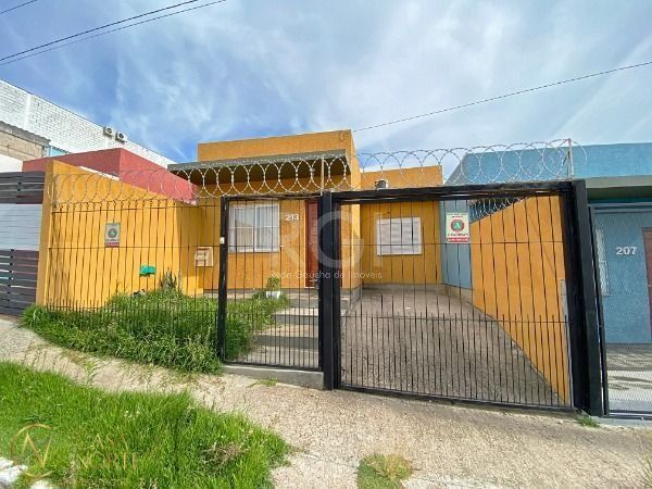 Casa à venda com 2 quartos, 57m², 1 vaga, Rua Hortencio Rodrigues Barbosa no bairro Campo Novo em Porto Alegre