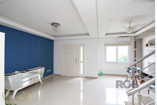 Casa à venda com 3 quartos, 138m², 1 suíte, 2 vagas, Rua Felipe Arísio no bairro Hípica em Porto Alegre