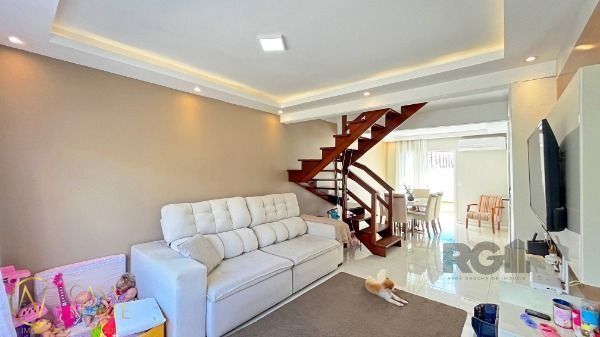 Casa à venda com 3 quartos, 141m², 1 suíte, 20 vagas, Avenida Edgar Pires de Castro no bairro Hípica em Porto Alegre