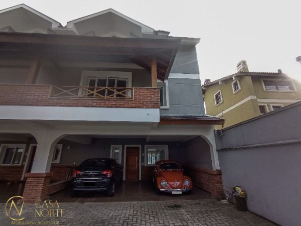Casa à venda com 3 quartos, 253m², 3 suítes, 2 vagas, Rua General Rondon no bairro Vila Assunção em Porto Alegre