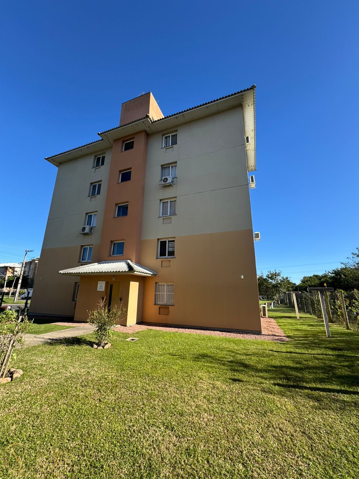 Apartamento à venda com 2 quartos, 47m², 1 vaga, Rua Napoleao Jacques da Rosa no bairro Restinga em Porto Alegre