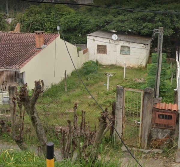 Terreno à venda  com 300m², Avenida Vicente Monteggia no bairro Cavalhada em Porto Alegre