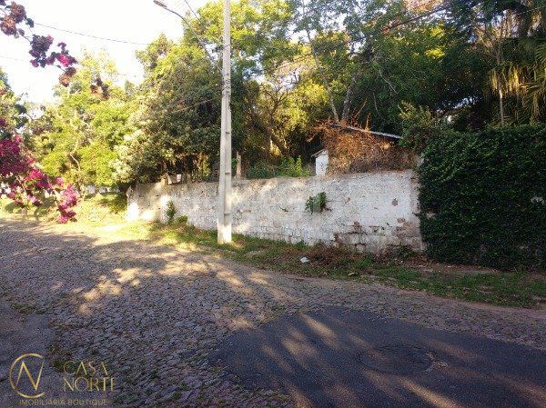 Terreno à venda  com 240m², Rua Simao Bolivar no bairro Vila Conceição em Porto Alegre
