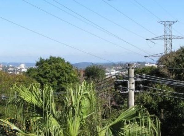 Casa à venda com 4 quartos, 356m², 2 suítes, 4 vagas, Avenida Fabio Araujo Santos no bairro Nonoai em Porto Alegre