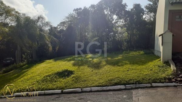 Terreno à venda  com 293m², Avenida Vicente Monteggia no bairro Cavalhada em Porto Alegre