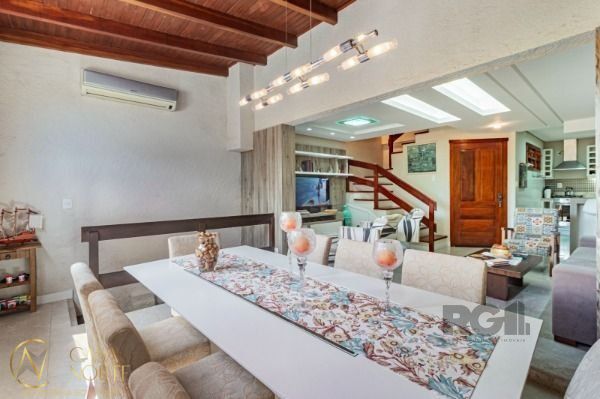 Casa de Condomínio à venda com 3 quartos, 175m², 1 suíte, 2 vagas, Avenida Wenceslau Escobar no bairro Vila Conceição em Porto Alegre