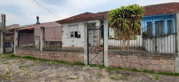 Casa à venda com 3 quartos, 135m², 1 suíte, 5 vagas, Rua Mampituba no bairro Ipanema em Porto Alegre