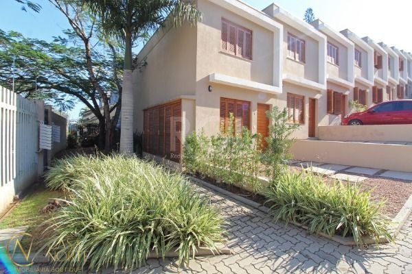 Casa à venda com 2 quartos, 108m², 1 suíte, 1 vaga, Rua Octavio de Souza no bairro Teresópolis em Porto Alegre