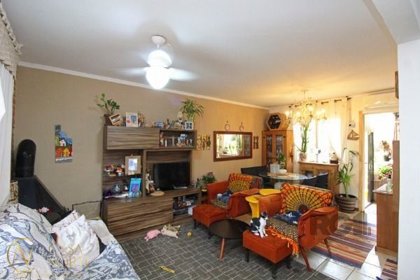 Casa à venda com 2 quartos, 118m², 2 vagas, Avenida Edgar Pires de Castro no bairro Aberta dos Morros em Porto Alegre