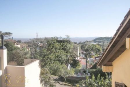 Casa à venda com 4 quartos, 450m², 3 suítes, 4 vagas, Rua Edgar Luiz Schneider no bairro Ipanema em Porto Alegre