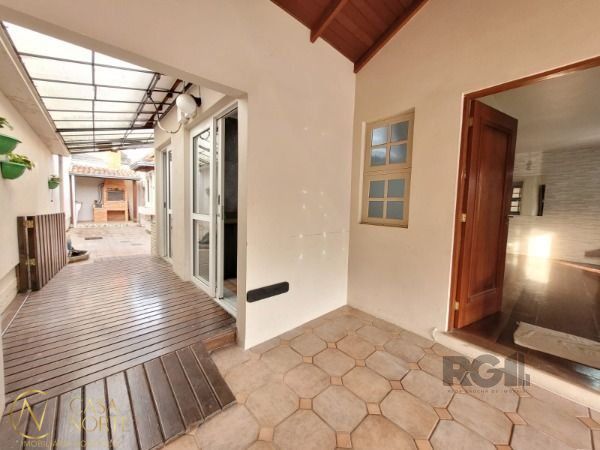 Casa de Condomínio à venda com 3 quartos, 180m², 1 suíte, 1 vaga, Avenida Edgar Pires de Castro no bairro Hípica em Porto Alegre