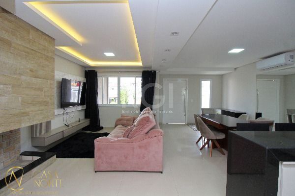 Casa à venda com 3 quartos, 400m², 1 suíte, 2 vagas, Rua Fabiana Kila de Avila no bairro Hípica em Porto Alegre