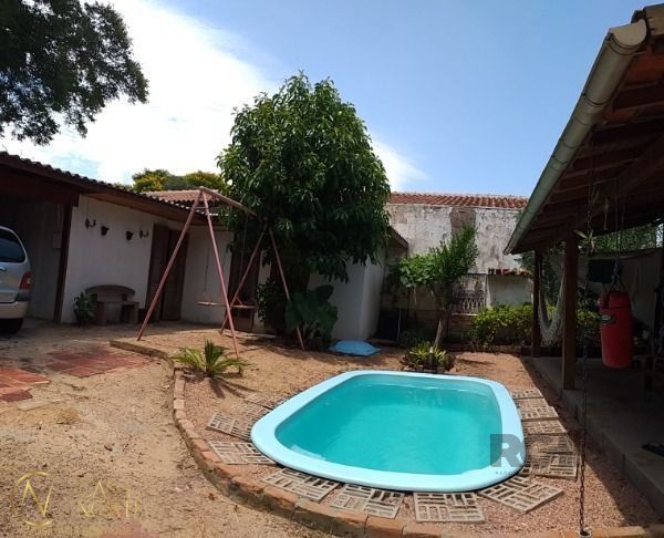 Casa à venda com 2 quartos, 74m², 1 suíte, 4 vagas, Rua Criciúma no bairro Guarujá em Porto Alegre