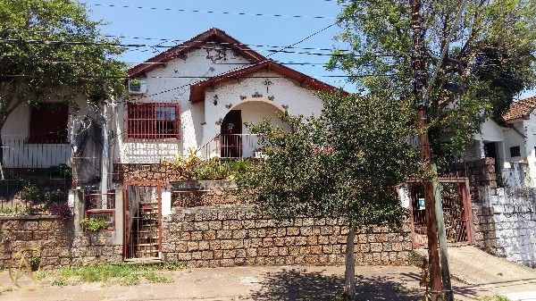 Casa à venda com 2 quartos, 128m², 6 vagas, Avenida Silva Paes no bairro Medianeira em Porto Alegre