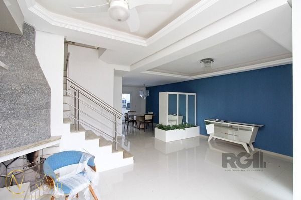 Casa à venda com 3 quartos, 138m², 1 suíte, 2 vagas, Rua Felipe Arísio no bairro Hípica em Porto Alegre
