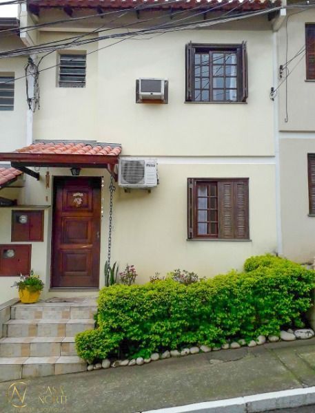 Casa de Condomínio à venda com 3 quartos, 72m², 1 suíte, 1 vaga, Avenida Monte Cristo no bairro Vila Nova em Porto Alegre