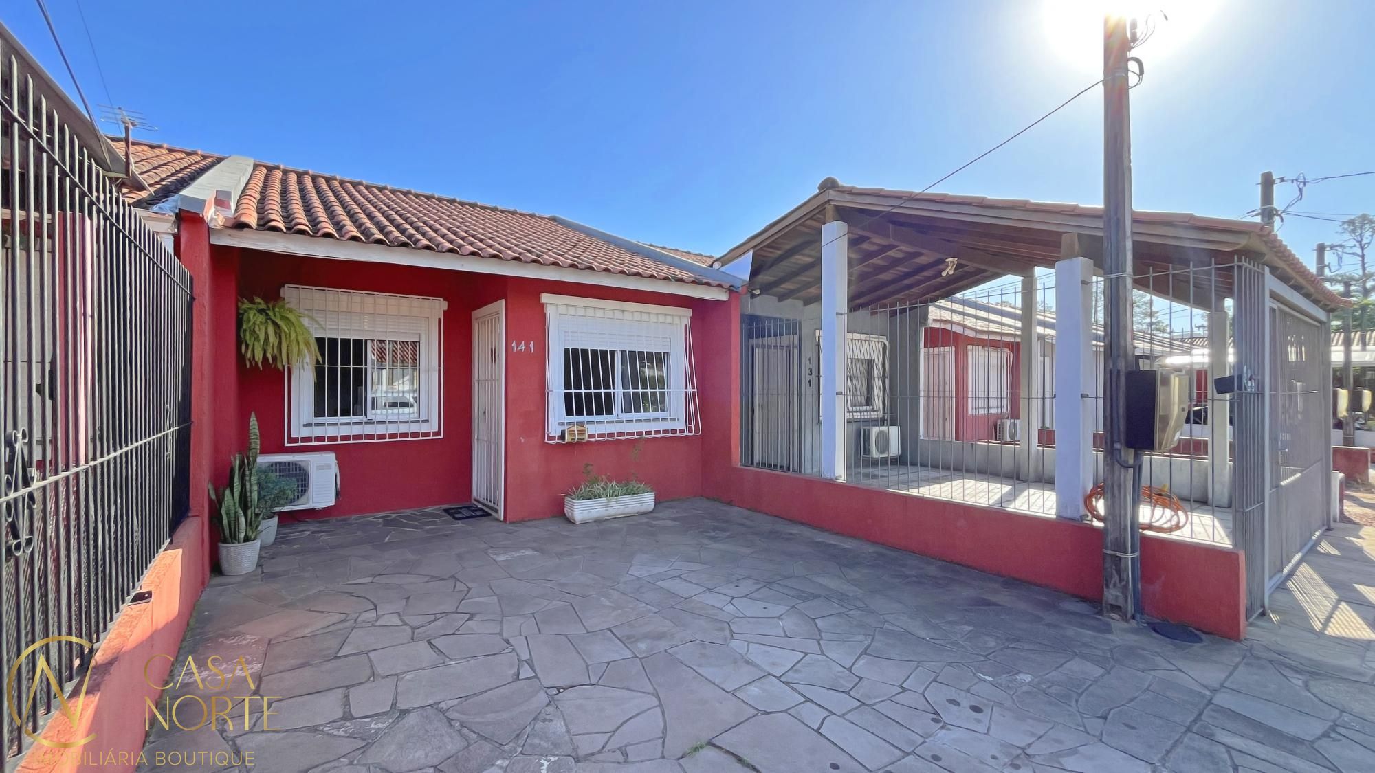 Casa à venda com 2 quartos, 43m², 1 vaga, Rua Padre Henrique Pauquet no bairro Hípica em Porto Alegre