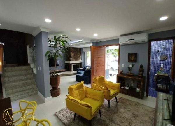 Casa à venda com 3 quartos, 154m², 1 suíte, 2 vagas, Rua Guatambu no bairro Hípica em Porto Alegre