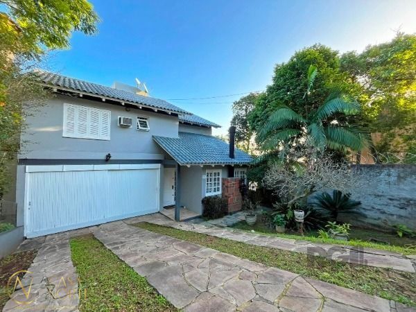 Casa à venda com 3 quartos, 206m², 1 suíte, 4 vagas, Rua Doutor Pitrez no bairro Ipanema em Porto Alegre