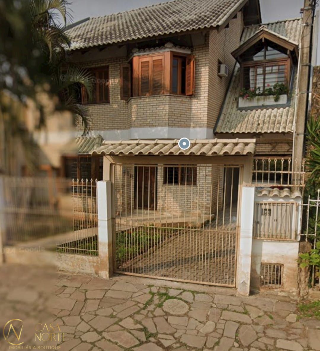 Casa à venda com 4 quartos, 160m², 1 suíte, 4 vagas, Avenida Guarujá no bairro Guarujá em Porto Alegre