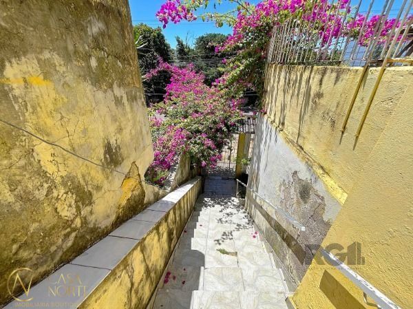 Casa à venda com 2 quartos, 140m², 1 vaga, Rua Tenente Ary Tarrago no bairro Jardim Itu em Porto Alegre