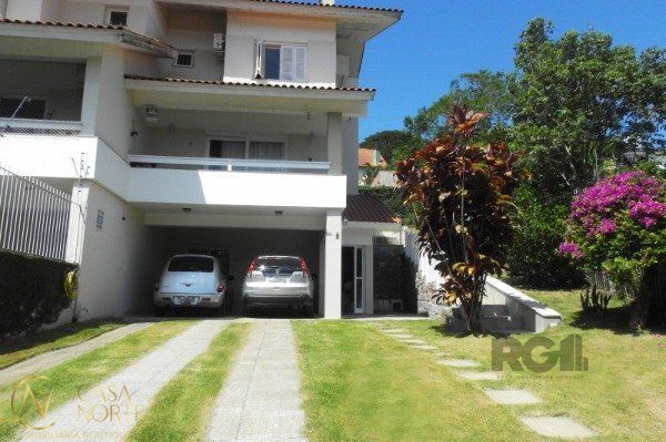 Casa à venda com 3 quartos, 210m², 1 suíte, 6 vagas, Rua Professor Antônio José Remiao no bairro Espírito Santo em Porto Alegre