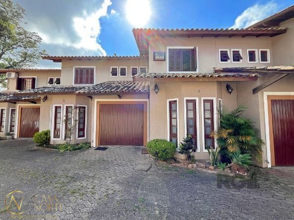 Casa de Condomínio à venda com 3 quartos, 229m², 1 suíte, 3 vagas, Travessa Alfredo Magalhães no bairro Ipanema em Porto Alegre